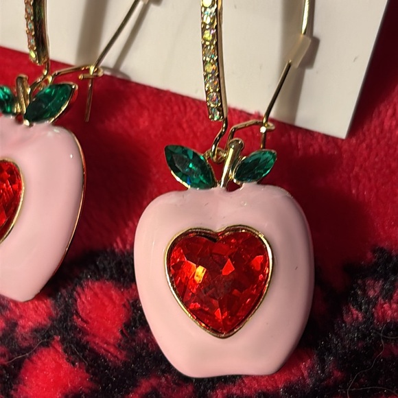 NWT Betsey Johnson sparkling apple dangling earrings. - Picture 8 of 8